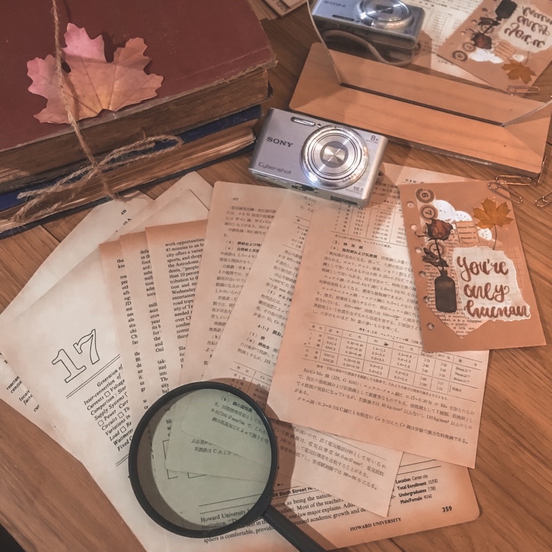 

[aisyjournal] Paper aesthetic vintage, buku kertas kuning kuno untuk jurnal dan properti poto, dictionary book retro japan, mandarin, inggris