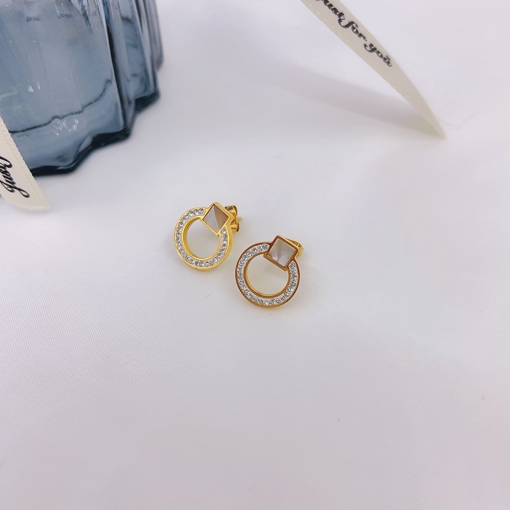 Lingkaran Sederhana Anting Baja Titanium Bulat Putih Shell Zirkon Anting Eropa Amerika All-Match Fashion Anting Anti Karat