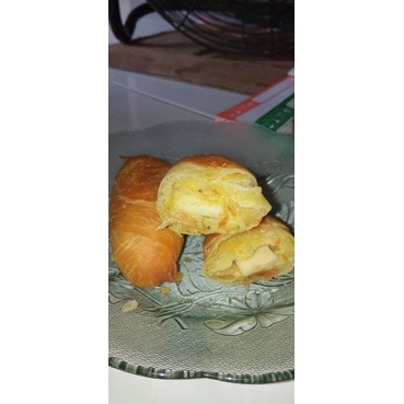 

molen pisang isi keju Frozen 10pcs (order sblm jam 7pagi)