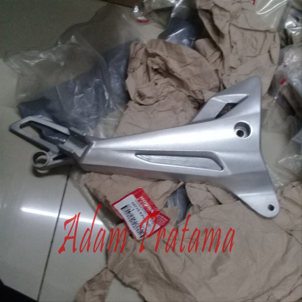 Step kanan supra X 125 dudukan Step Kanan Belakang Supra x 125 50715-KPH-700 Put step Supra x 125