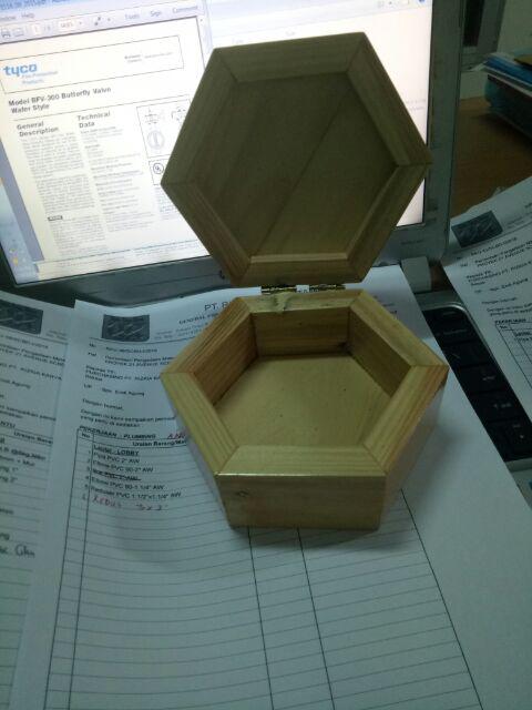 Kotak Cincin Kayu Jati Belanda