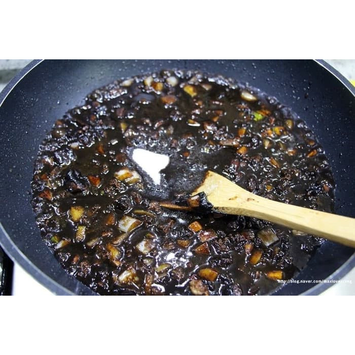 

Ready- Chunjang Jjajang Halal Pasta Kedelai Hitam 300G Saus Jjajangmyeon