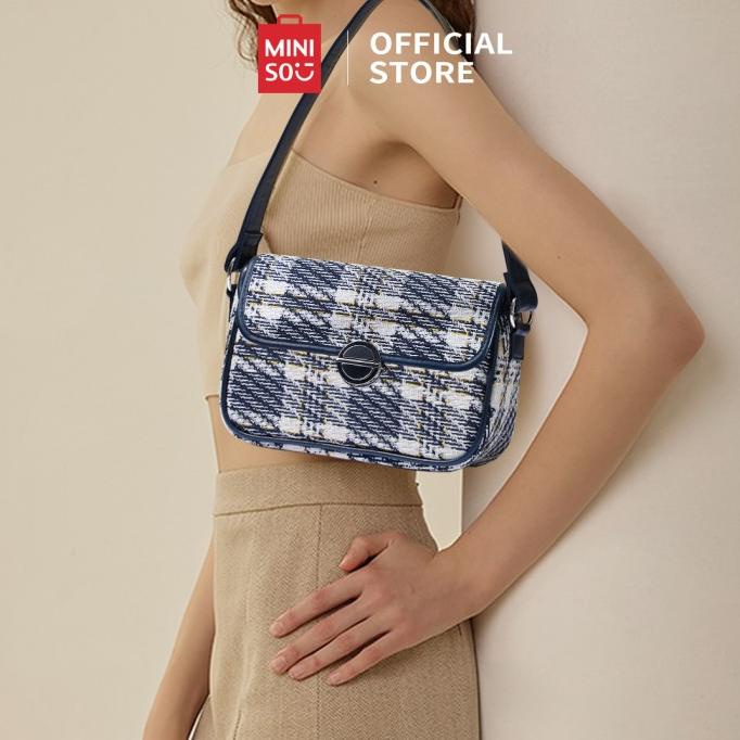 MINISO Tas Bahu Selempang Kotak-kotak Dengan Flap Panjang Disesuaikan