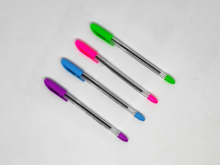 

ZEBRA Ball Pen Alat Tulis Pulpen Tinta Hitam Isi 12 Pcs
