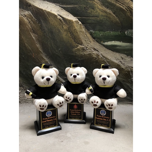 Piala Boneka Wisuda