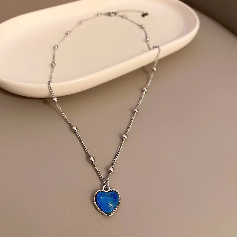 Gaya Korea retro biru hati mencintai kalung wanita's ins gaya sederhana temperamen peach jantung lio