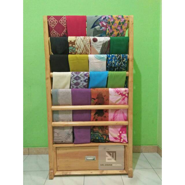 Rak jilbab kayu