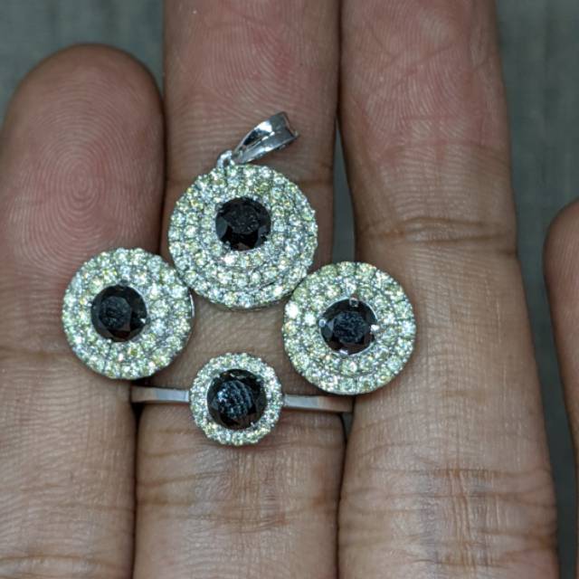 GIWANG EMAS BERLIAN -  SETELAN