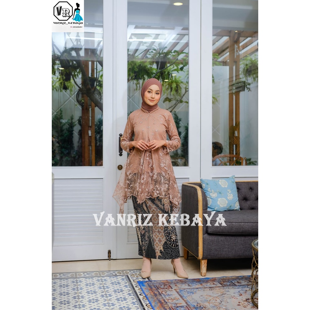 Vanriz Kebaya-Kebaya Tile Jubrai Rok Plisket