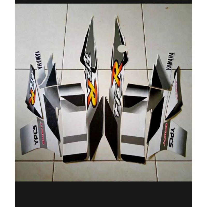 striping Yamaha fizr tahun 2001 putih Hitam