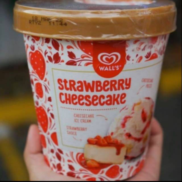 Ice Cream Walls Strawberry Cheesecake Shopee Indonesia