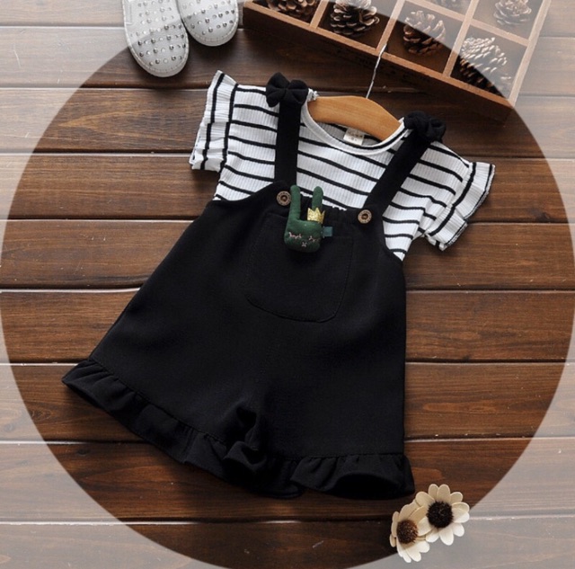 Baju Set T -Shirt dengan tali strap dan celana pendek