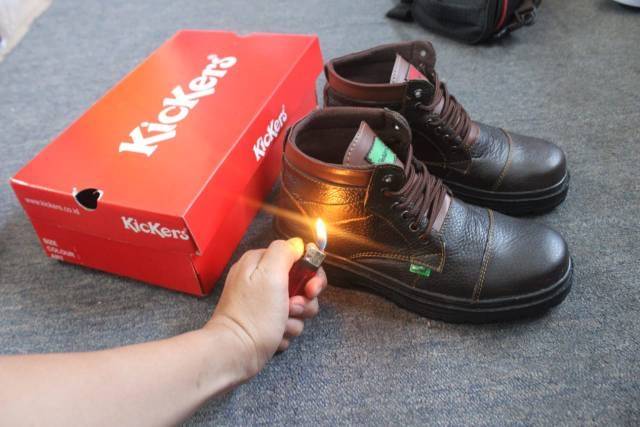 Sepatu boots safety pria kickers proyek kerja lapangan ujung besi kulit asli murah