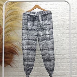 Jogger pant Aladin motif etnik liris putih material Jogger pant Aladin motif etnik liris putih material