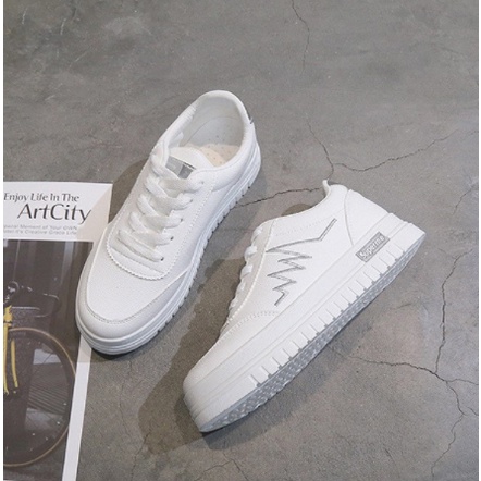 Sepatu Sneakers Wanita Korea Supreme TS 32