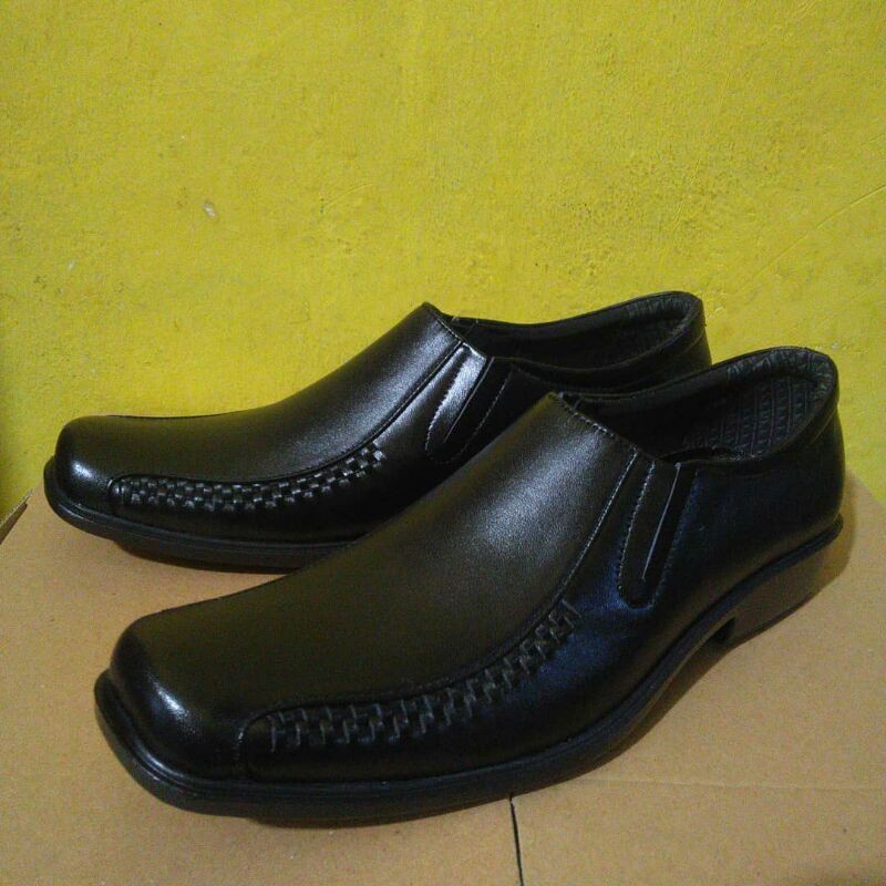 Sepatu Pentofel Kulit Sukaregang Garut