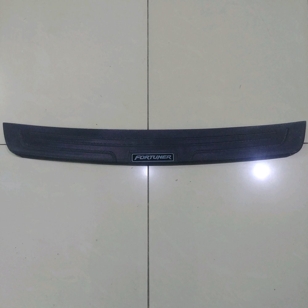 sill plate silplate PINTU BAGASI BELAKANG toyota fortuner 2005 sampai 2015 plastik tempel 2006 2007 2008 2009 2010 2011 2012 2013 2014 tipe e g vnt trd diesel