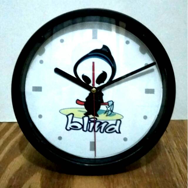 Jam Dinding Blind Skateboard