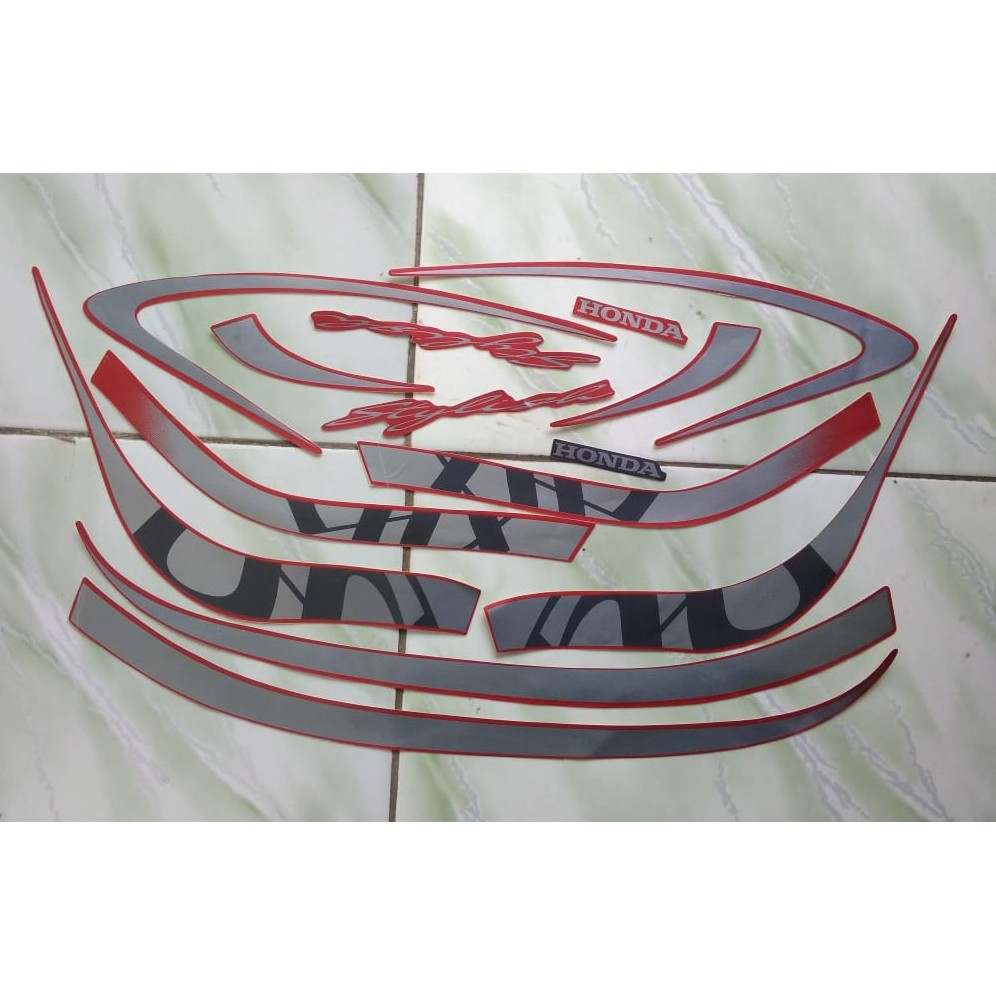 stiker striping Lis bodi motor scoopy stylish 2021
