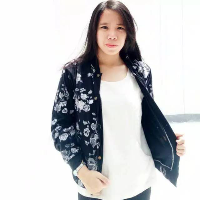 Jaket Bomber Wanita Bunga Kancing