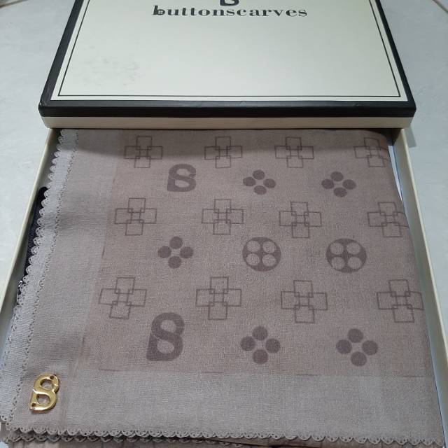 PL buttonscarves monogram taupe