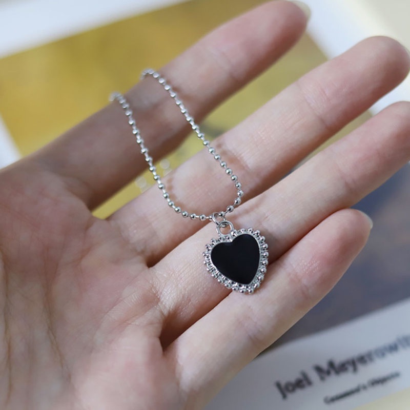 Kalung Liontin Hati Warna Hitam Gaya Retro