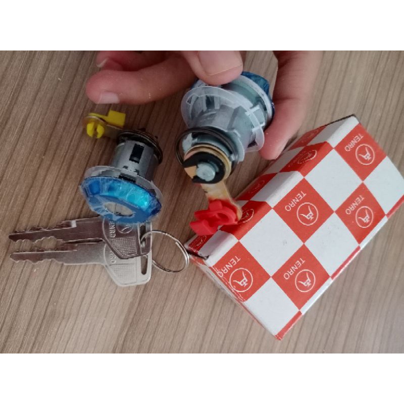 Kunci Pintu / Door Key Mobil Hino Lohan Merek Tenro 1 Set Kiri &amp; Kanan