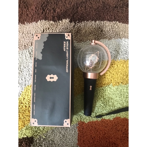 WTS OFFICIAL ATEEZ LIGHTSTICK PRELOVED (-) Dus penyok