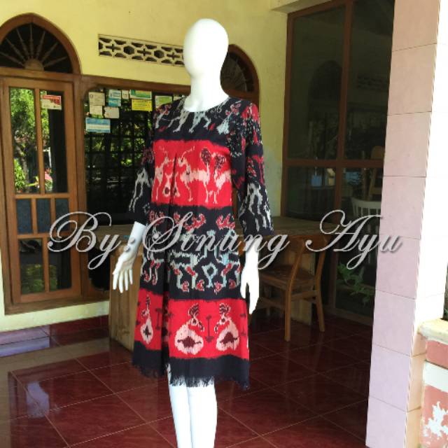 DRESS TENUN IKAT JEPARA SUMBA NAGA MERAH VARIASI FLOI DEPAN