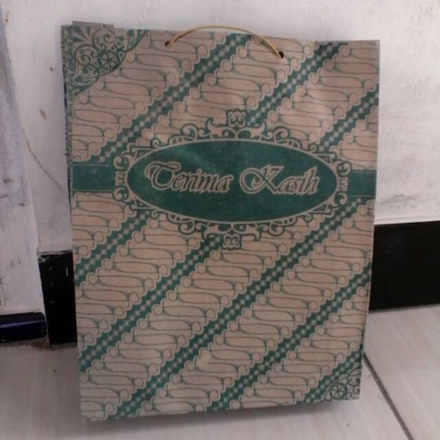 

Paper Bag Souvenir motif Batik ukuran 22x6x28