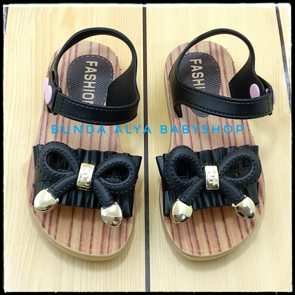 Sendal Anak Perempuan Usia 4 Tahun Elastis Tali Hitam  - Sepatu Sandal Anak Cewek Pita HITAM IMPORT Alas Karet Anti Licin Size 28-29