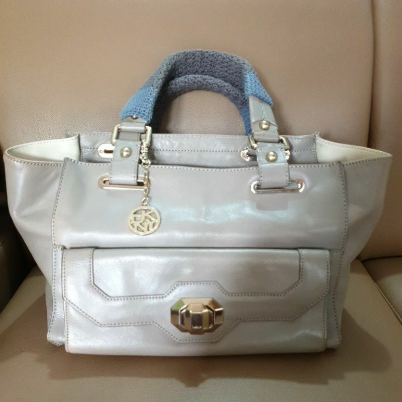 Tas Preloved/Second/Bekas Pakai Merk DKNY