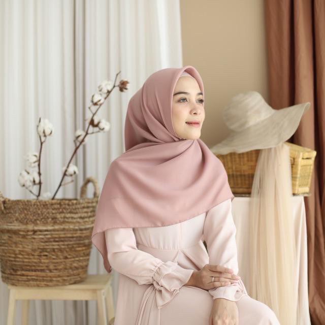 BELLA SQUARE HIJAB SEGIEMPAT 