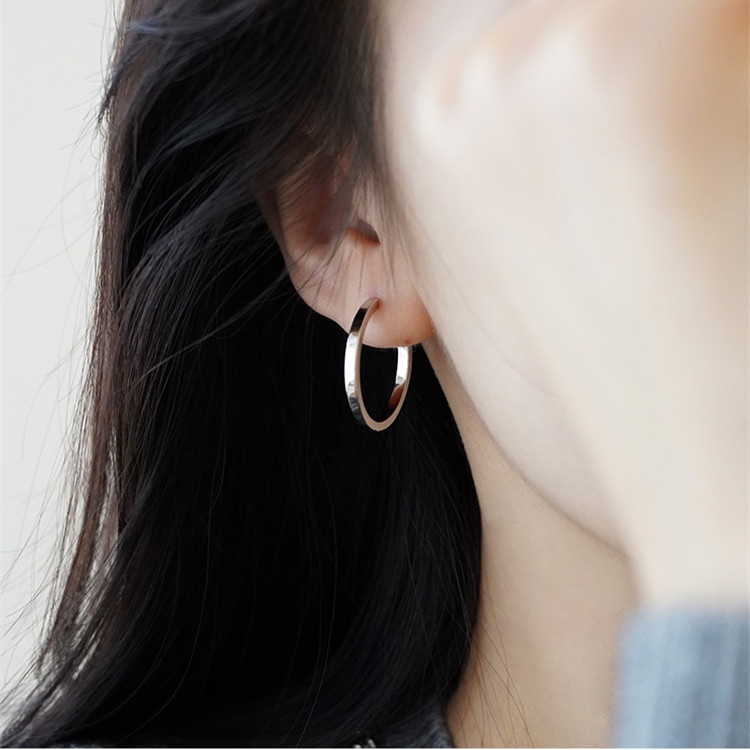 Anting Bentuk Lingkaran Warna Emas Dan Silver Bahan Tembaga Anti Karat Untuk Wanita