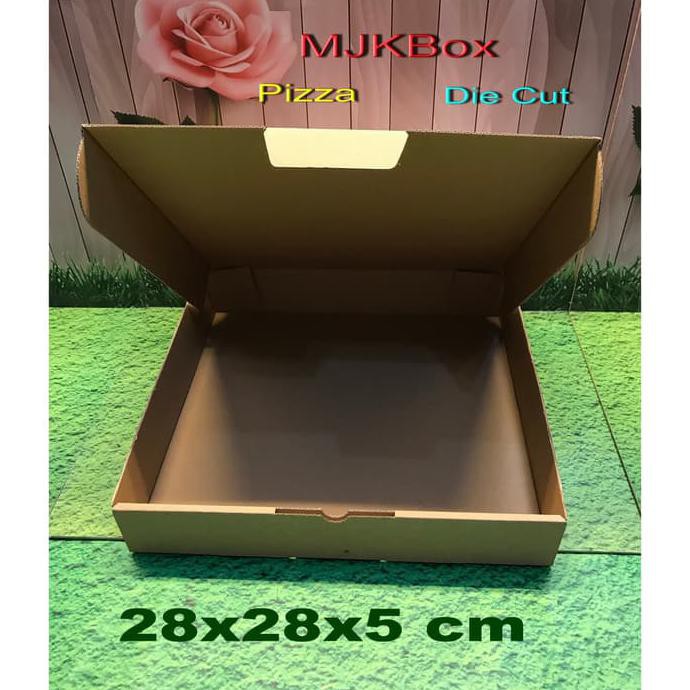 

Kardus/Karton/Box. Uk. 28X28X5 Cm.....Die Cut