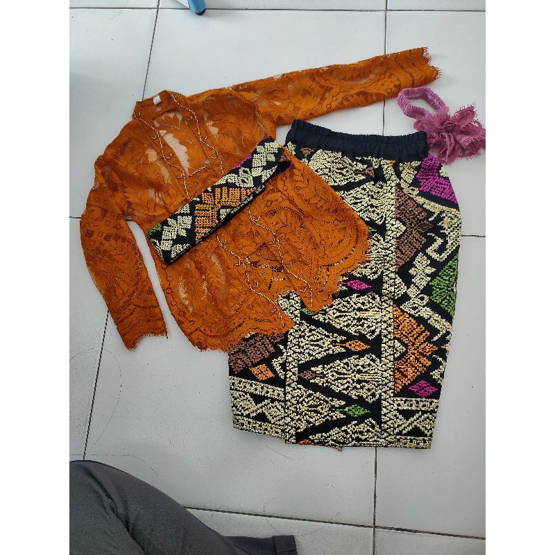 0-4 tahun Setelan pakaian adat Bali ke pura / kebaya brokat payet free bandana