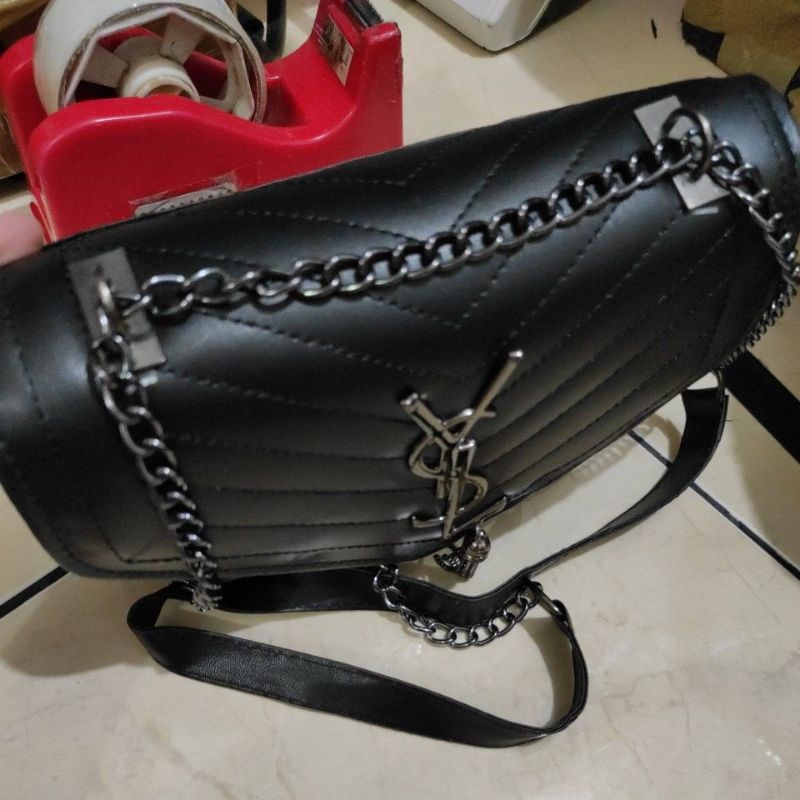 Tas selempang amelia bahan kulit sintetis uk 21x16 cm