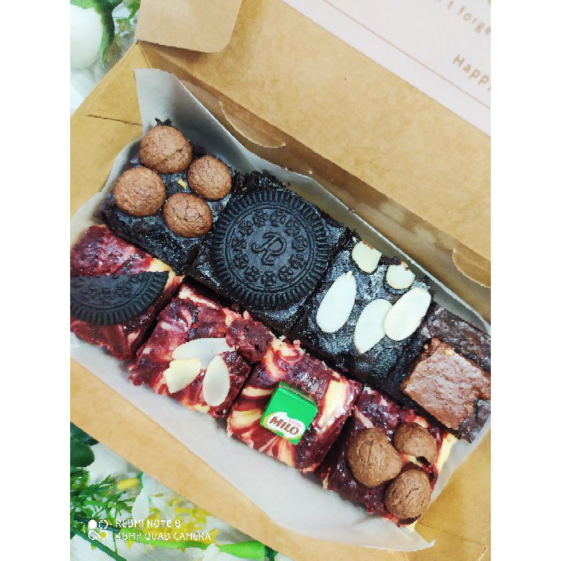 Brownies Bella Signature Fudgy Brownies and Red Velvet in 1 box II New Year Hampers