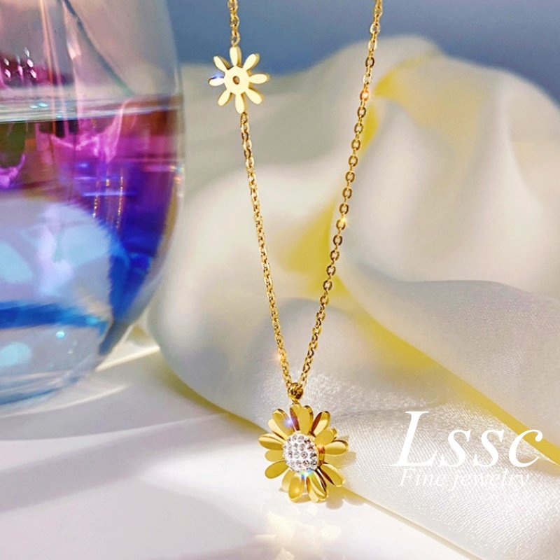 Kalung Titanium Bunga Daisy Cantik Fashion Korea Emas 18K Anti Karat Aksesoris Perhiasan Wanita