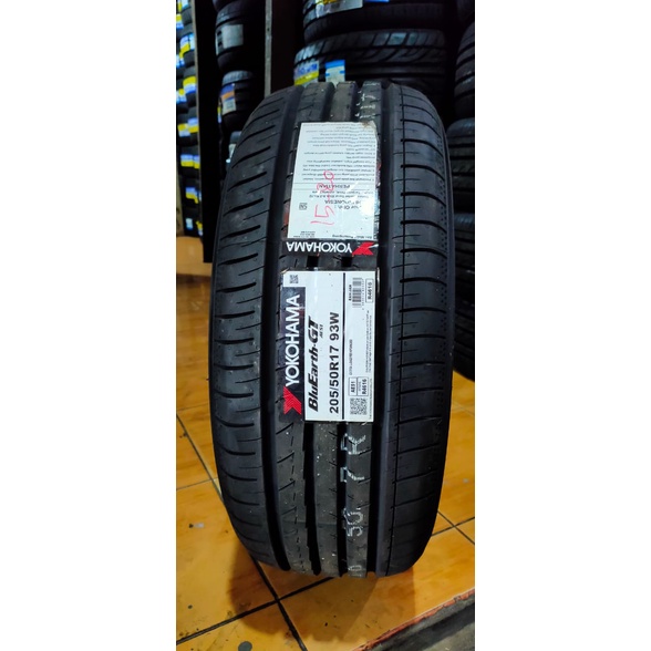 Ban  Mobil  205 50 R17 YOKOHAMA bluearth - GT AE51