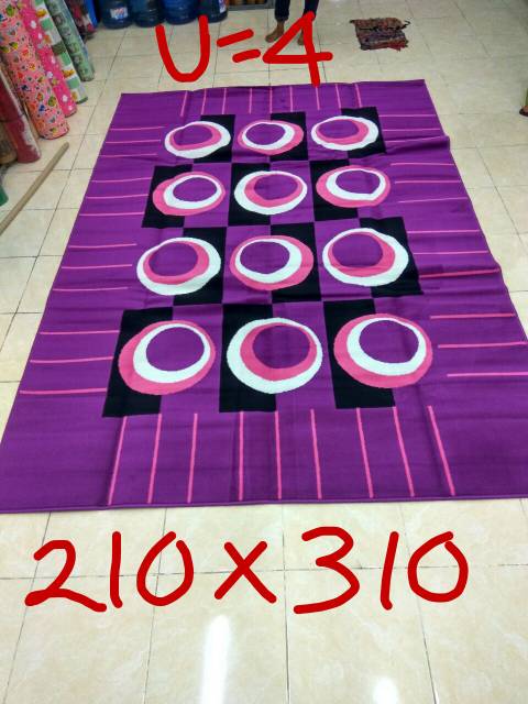 Karpet motif abstrak warna ungu dan coklat