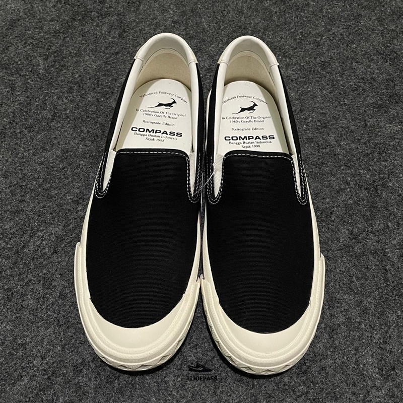 [ORIGINAL] SEPATU COMPASS RETROGRADE SLIP-ON BLACK WHITE