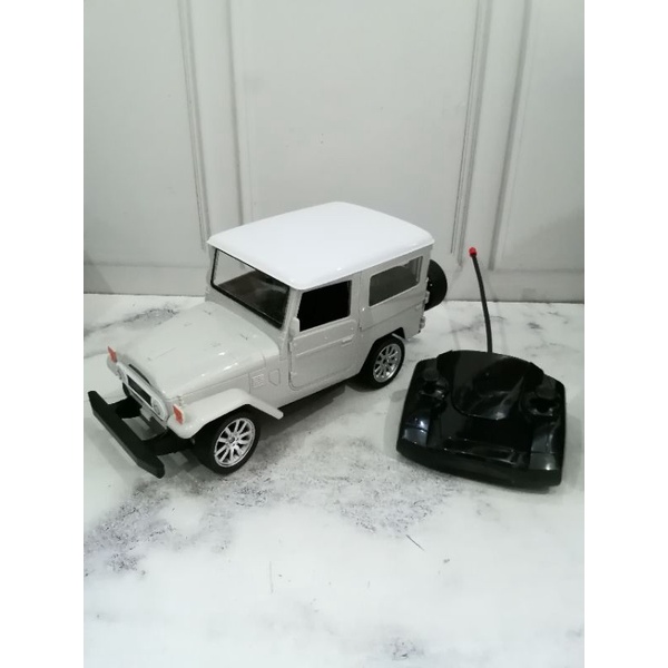 mainan anak mobil jeep jumbo/mobil jeep ada lampunya