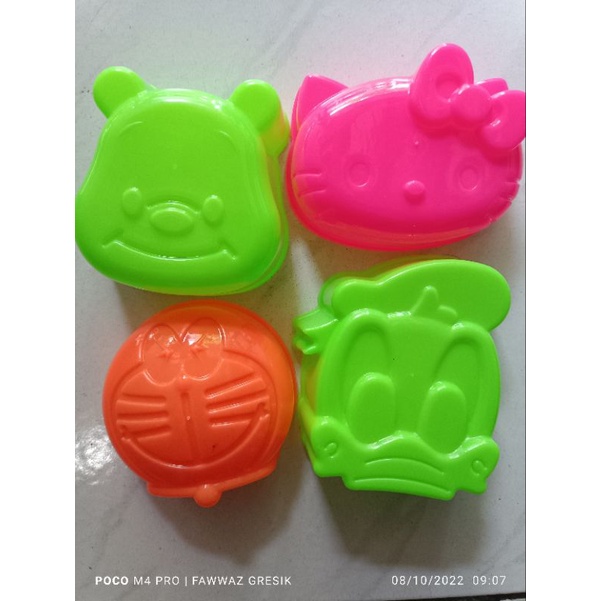 Cetakan Nasi Kue / Nasi kuning Agar Puding Set Isi 4pcs Pooh Hellokitty Donald Doraemon