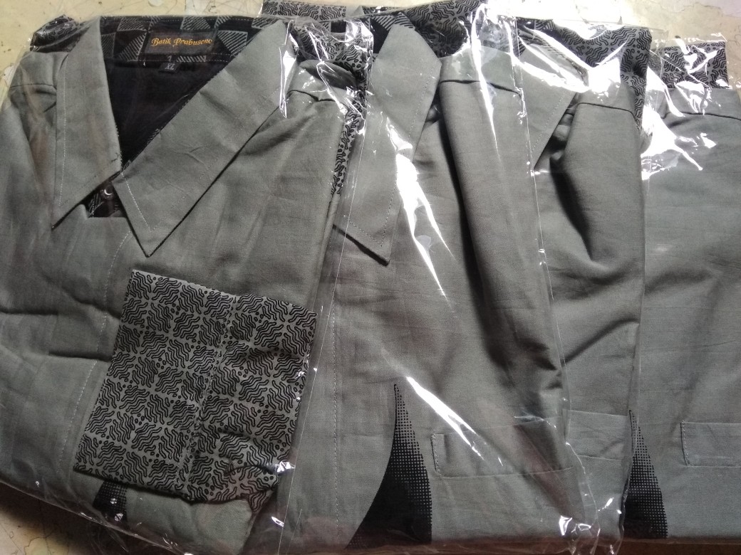 Prabu Pendek Kemeja Batik Pria Reguler Slimfit Katun Printing Hem Baju Seragam Kantor Modern