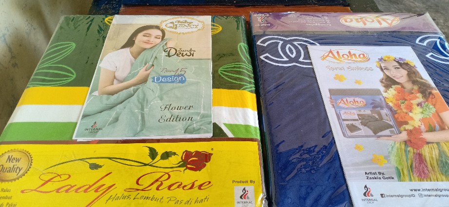 Sprei Lady Rose Bantal 4 (b4) Uk. King (180x200)cm Motif Gabungan 2