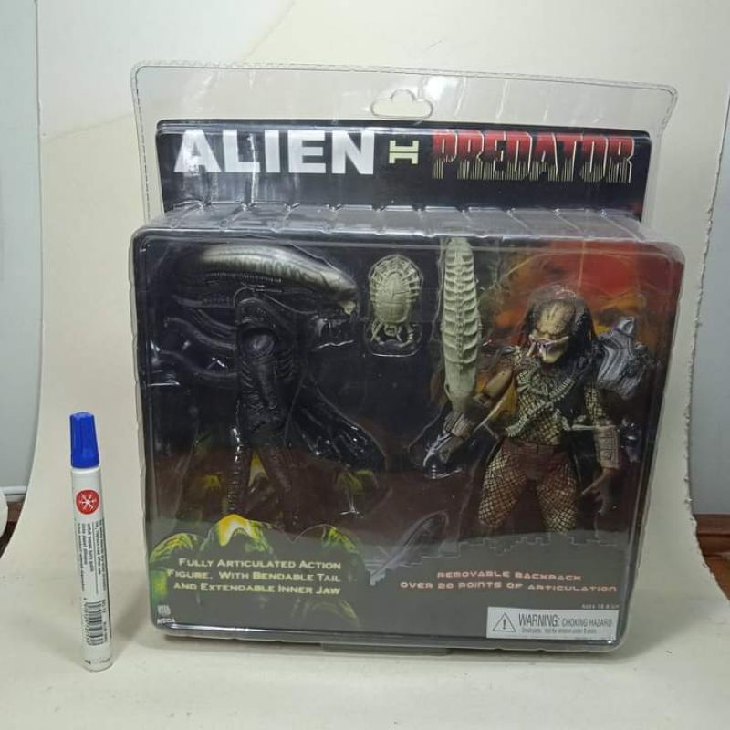 Mainan  Neca alien vs predatoraction figure Alien vs predators