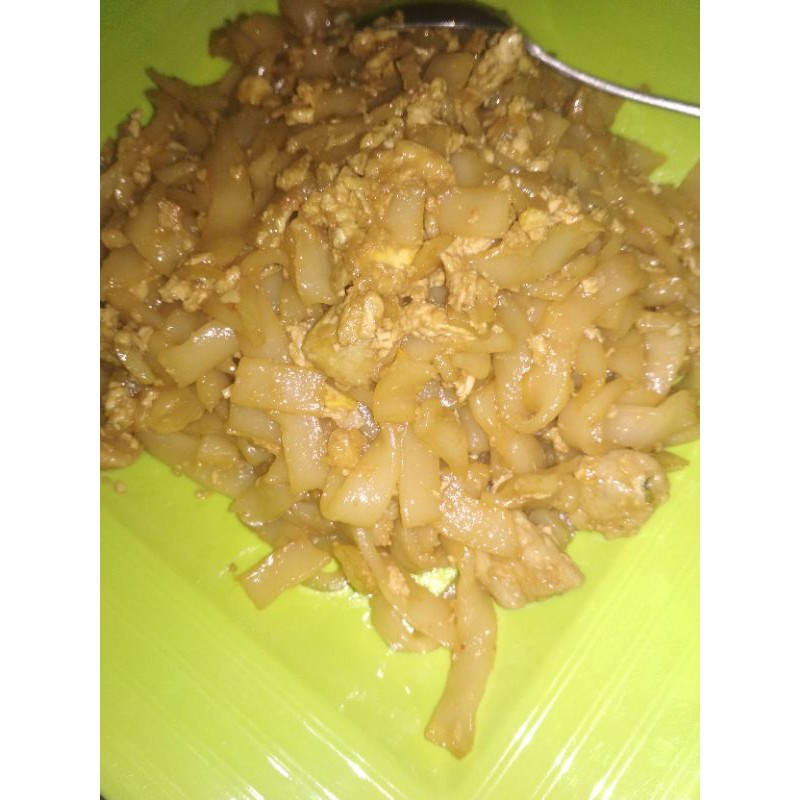 

Kwetiaw goreng free pangsit