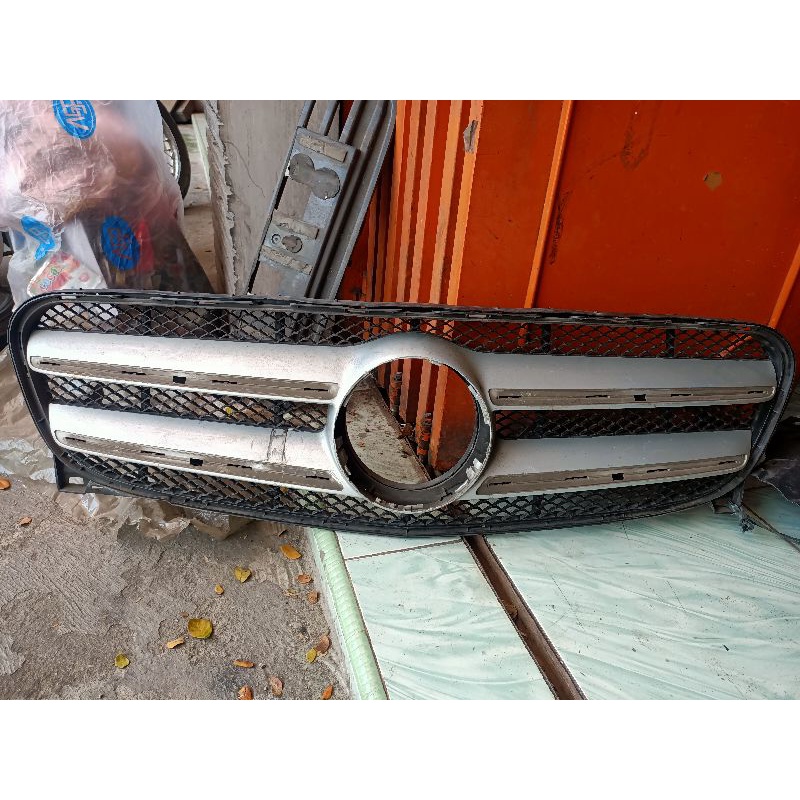 Grill C Class W204 AMG C63 tahun 2008-2011