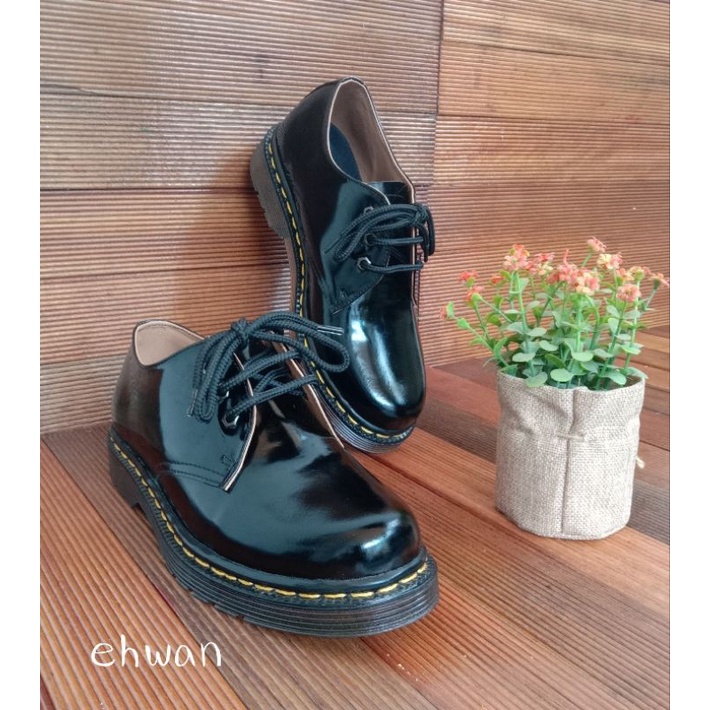 sepatu pria 3hole kulit asli ehwan mirip docmart warna hitam glossy